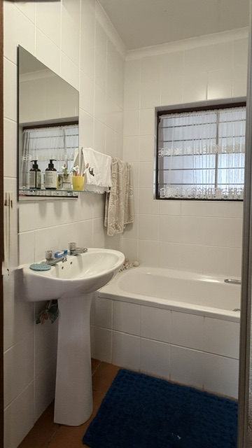 2 Bedroom Property for Sale in Sandbaai Western Cape